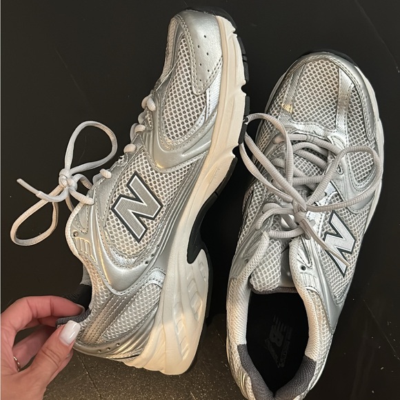 New Balance 530 Metallic Silver Running Shoes (NEVER WORN!) - Picture 1 of 4